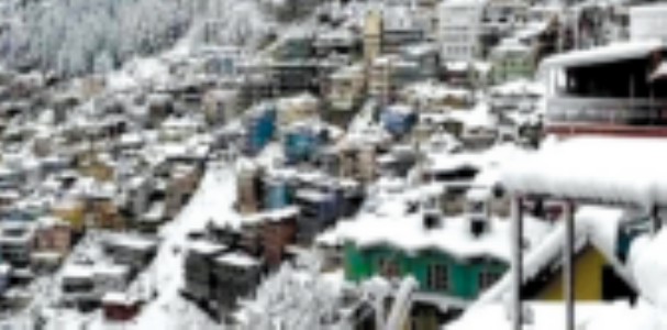 उत्तराखंड के पिथाैरागढ़ में तीन दिन से बर्फबारी जारी